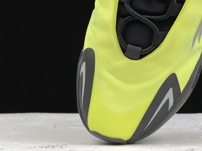 MNVN Boost Yeezy Adidas FY3727 Phosphor 700 0530
